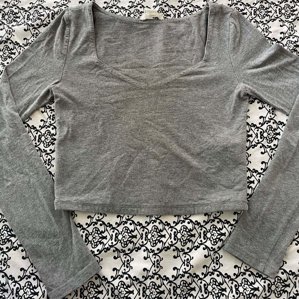 GUC Forever21 Women’s Gray V Neck Cropped Long Sleeved Top Size Small S